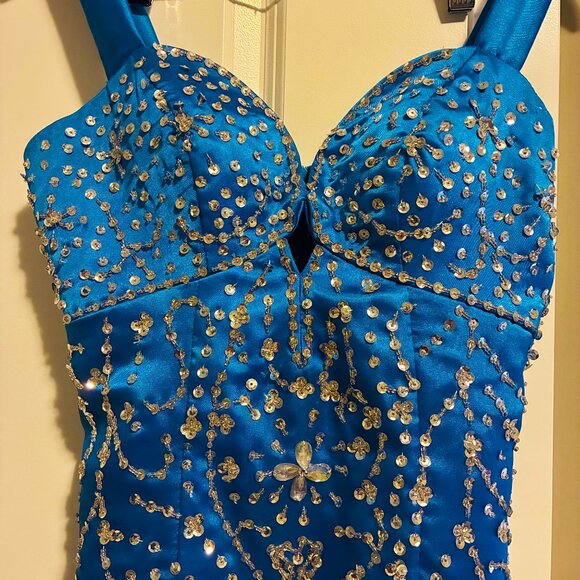 Beautiful blue mermaid prom dress - Picture 2 of 6